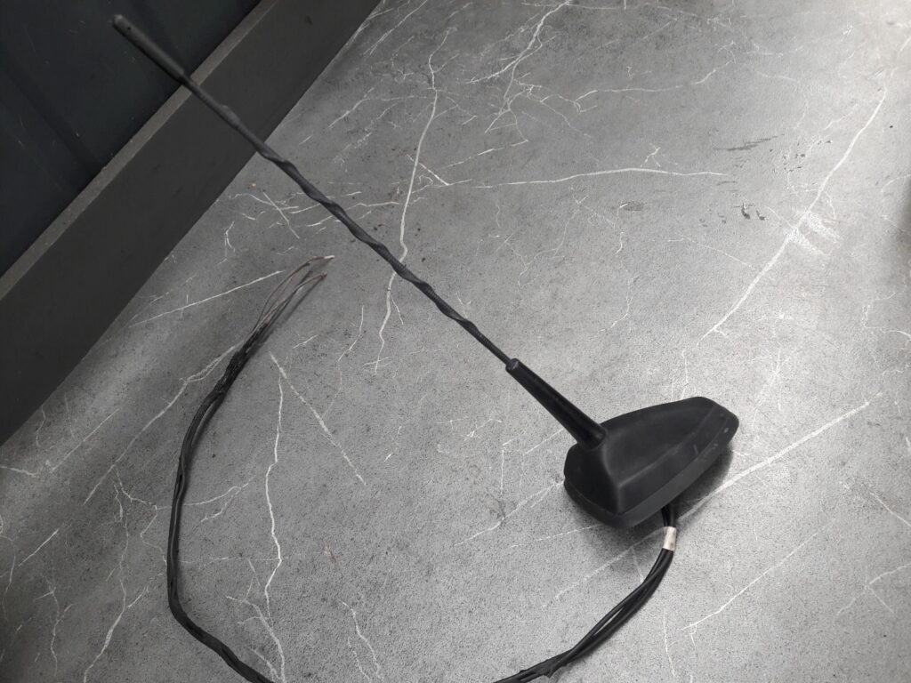 282169492r antena radia dachu bat navi podstawa megane III
