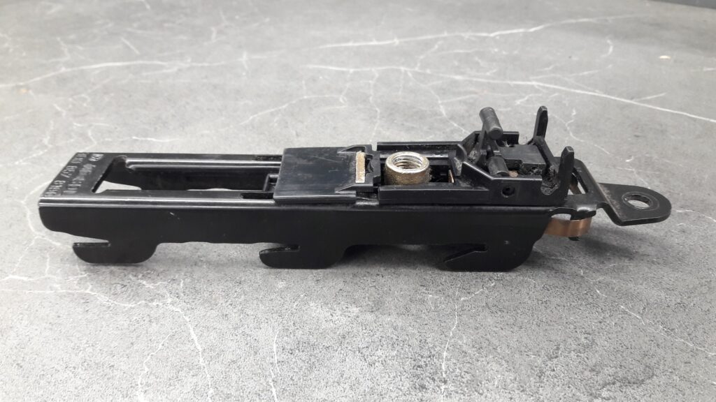 3B0857819C regulacja pasa SEAT LEON I