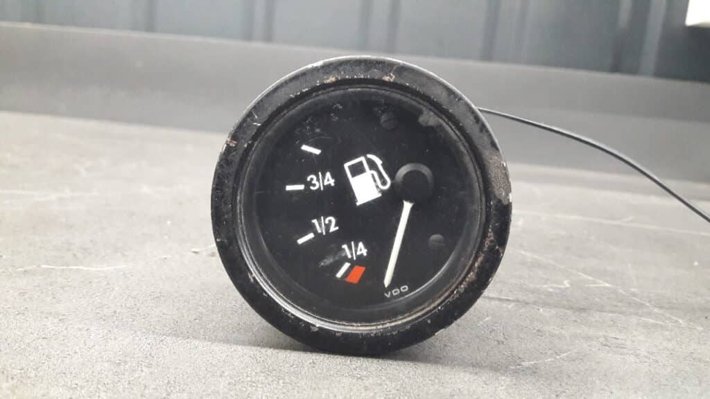 301.272/7/18 zegar wskaznik PALIWA MERCEDES 601 T1
