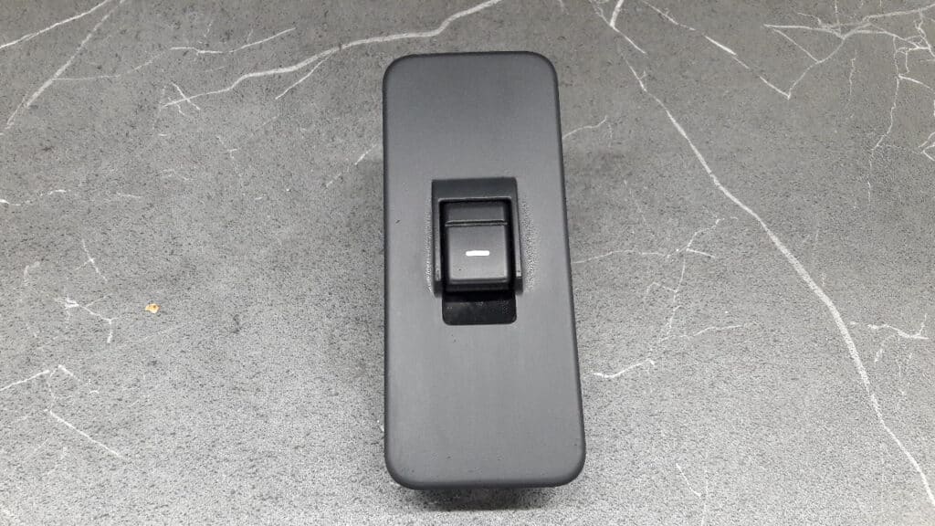 YUD501070PVJ Panel szyby Range Rover Sport
