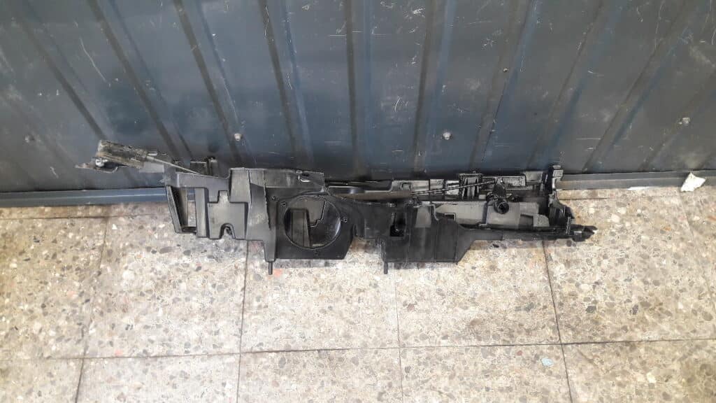 7298052 Wspornik obudowaca prawa BMW F34