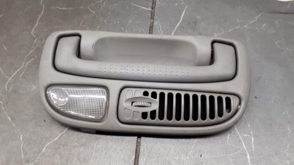 0K55251320 uchwyt lampka pasażera lewa KIA CARNIVAL