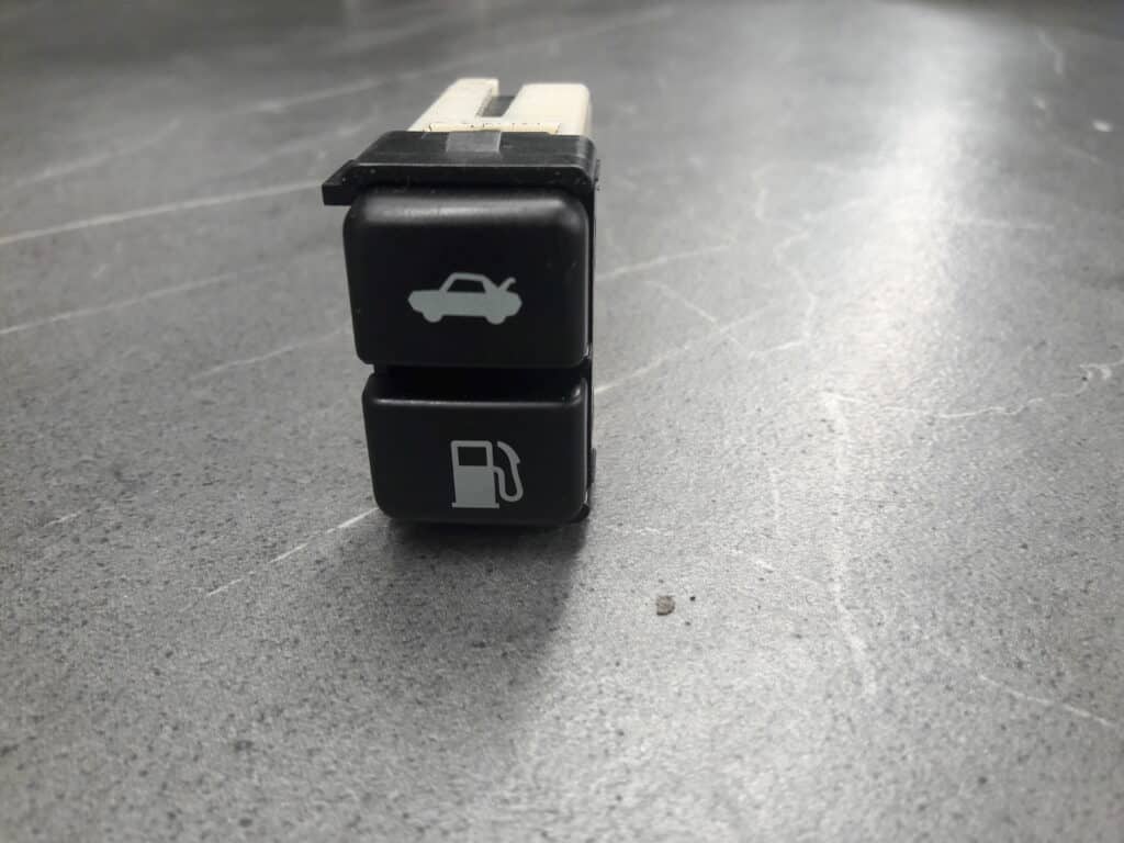 przelacznik  wlewu klapy LEXUS IS 220