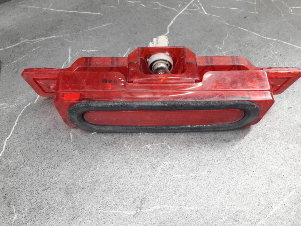 286-61825 trzecie swiatlo stopu mazda 626 v