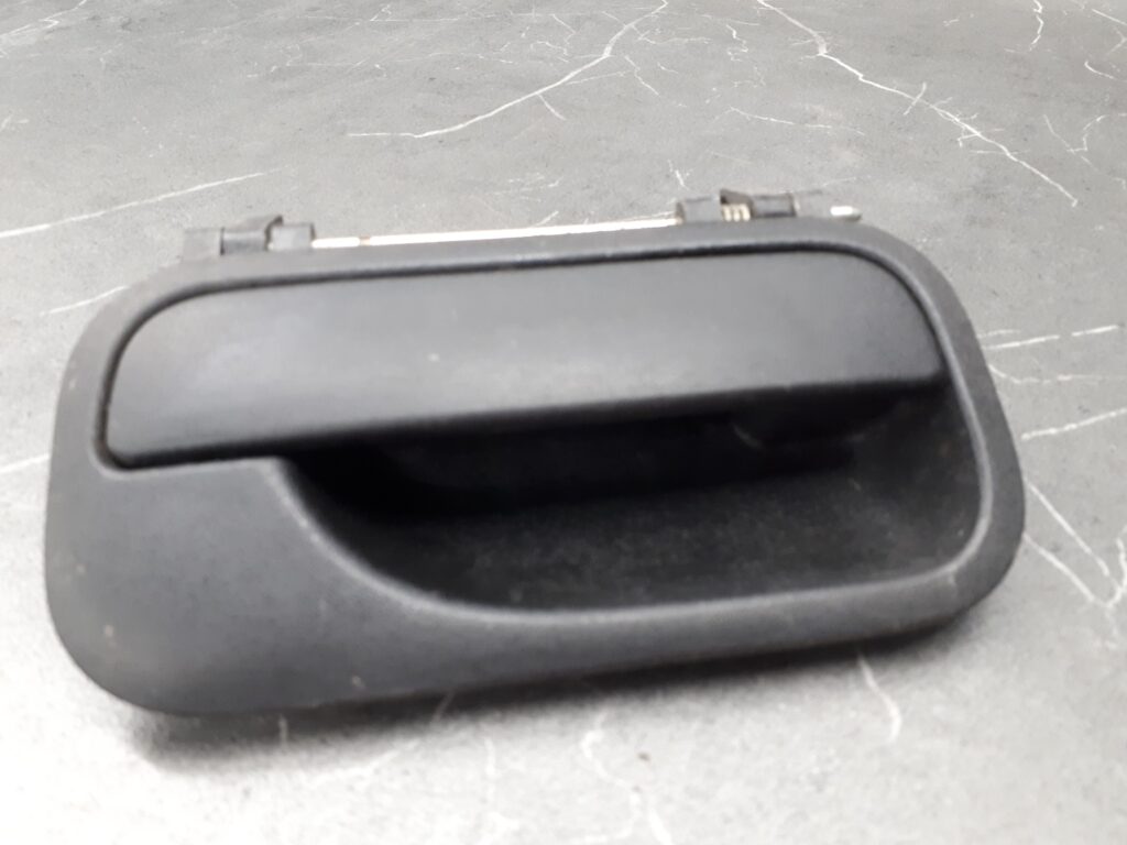 klamka zewnetrzna lewy tyl  OPEL CORSA B 1999r