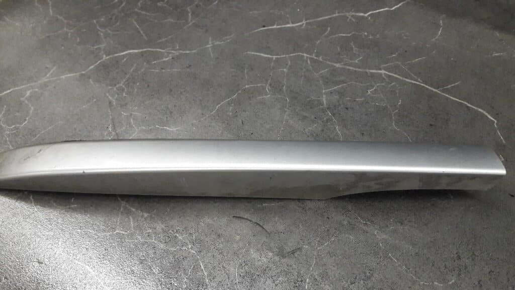 738831044r Osłona relingu prawy przod Renault Megane III