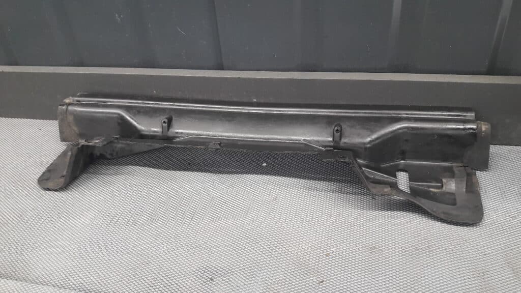 8211467 oslona chlodnicy BMW E46