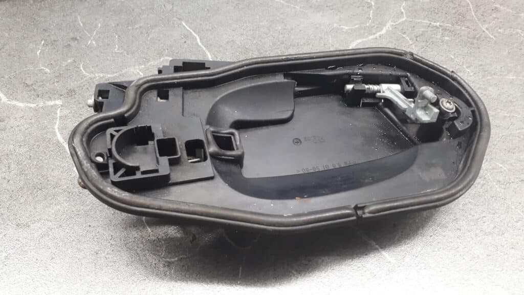 3449056 wspornik klamki prawy tyl bmw  e60 e61