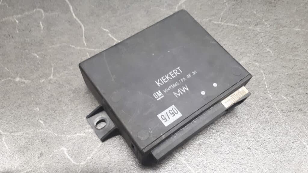 90493865 Modul centralnego zamka opel omega B