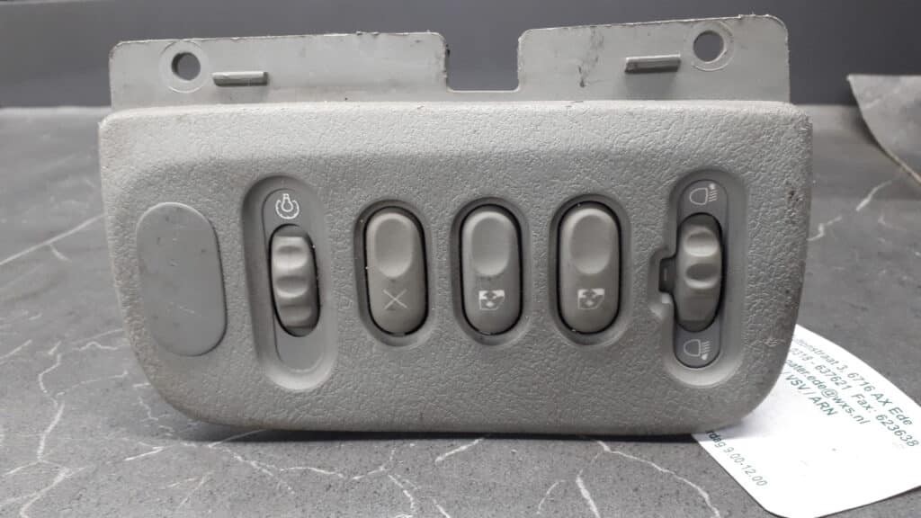 7700433081 przelacznik szyb Renault Scenic I