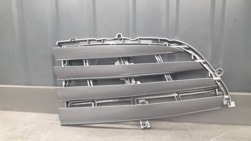 A2058880219 atrapa chlodnicy PRAWA MERCEDES W205