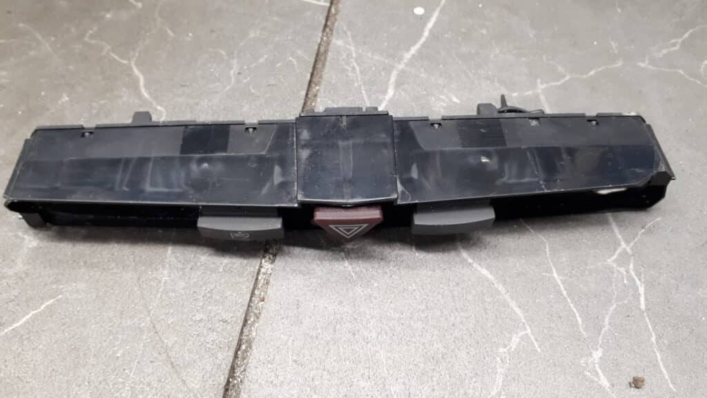 13100105 panel swiatel awaryjnych OPEL ASTRA H ZAFIRA B