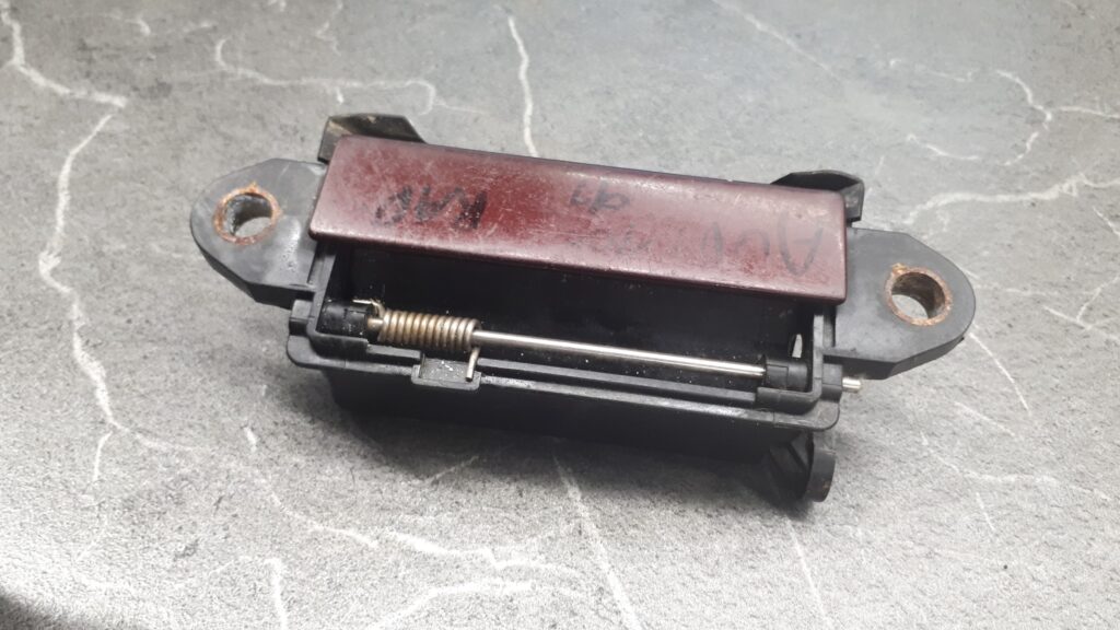 a0839206 klamka prawy tyl audi 100