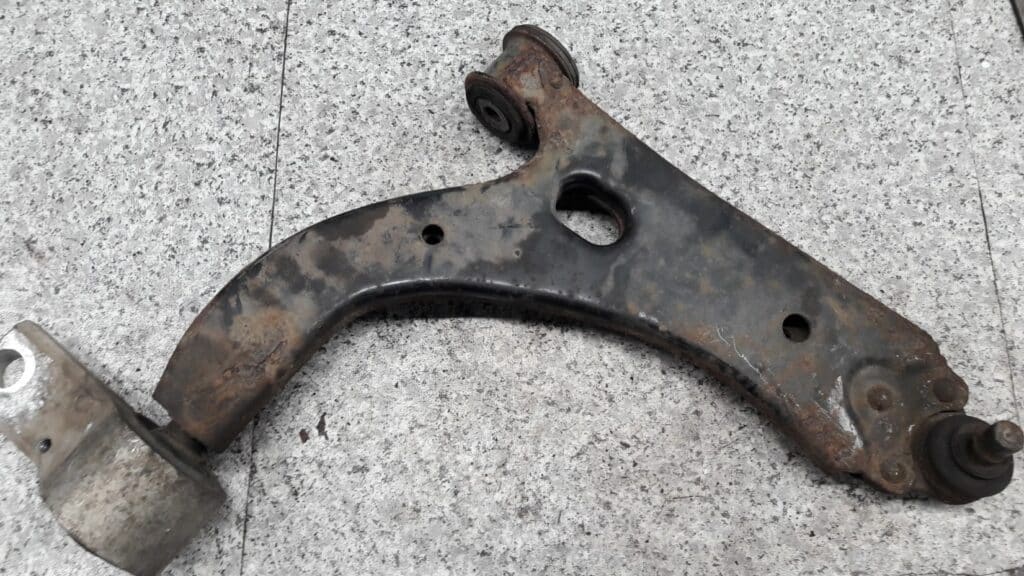 4510320149 wachacz prawy przod ford fiesta mk6 lift 1.4