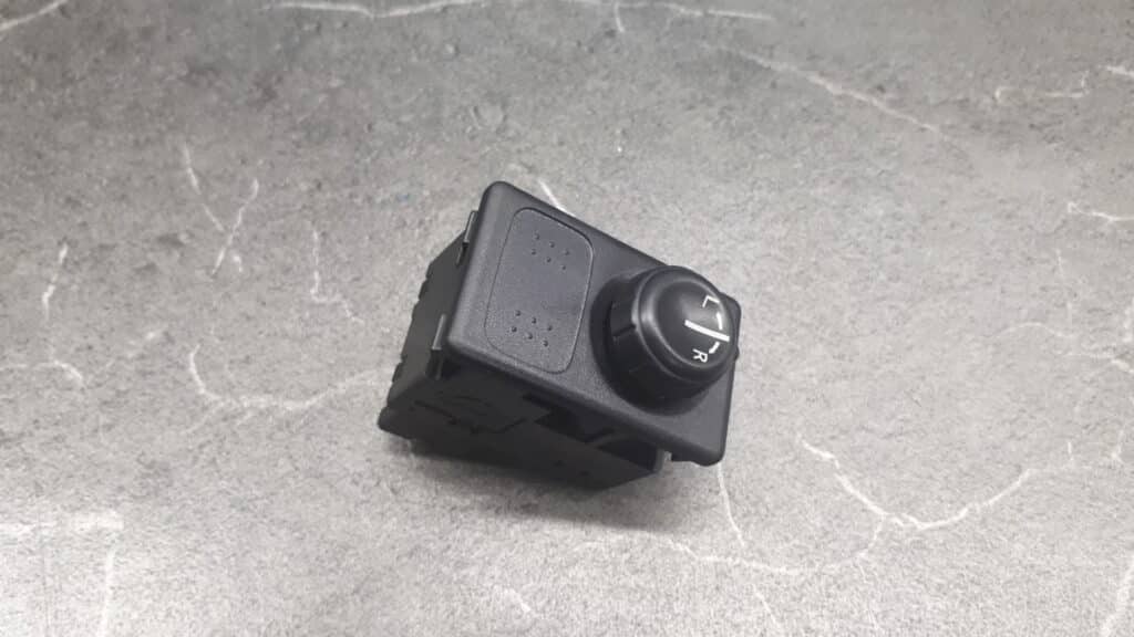 przelacznik regulacji lusterek nissan almera tino 2.2