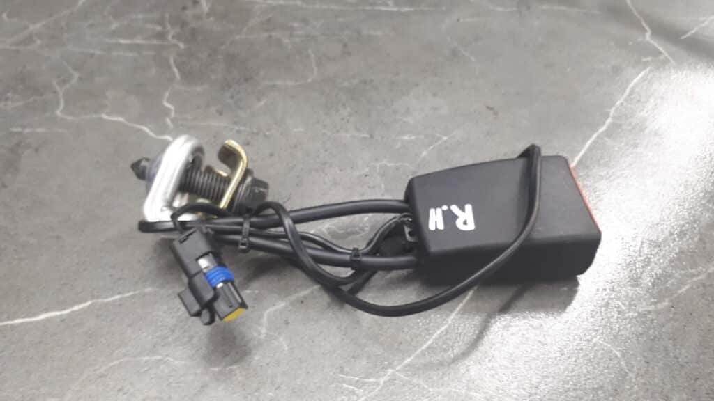 96480893XX zapinka pasa citroen prawy tyl c5