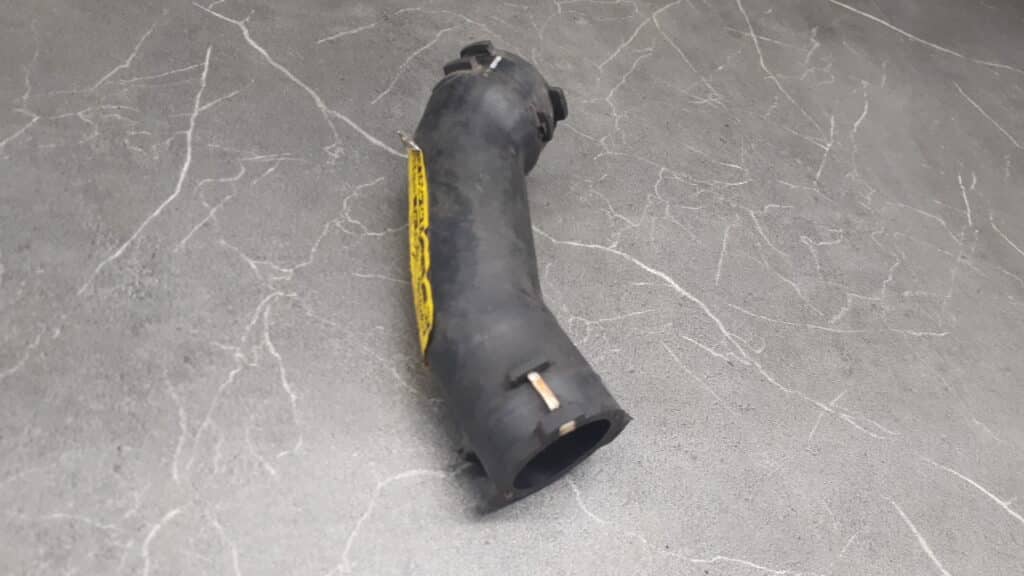 8E0145709 Waz rura AUDI 03R 2.5 AUTOMAT K