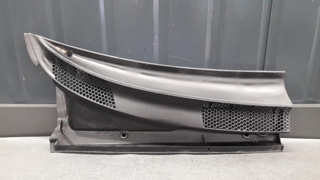 55781-52030 podszybie prawe  TOYOTA YARIS I