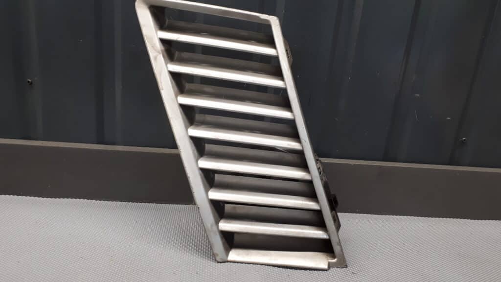 J8200096824 atrapa grill kratka Renault Vel Statis