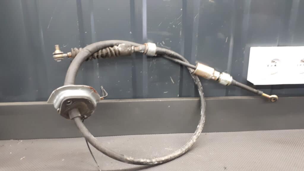 Linka zmiany biegow Mitsubishi Sigma 3,0 151KW 91r