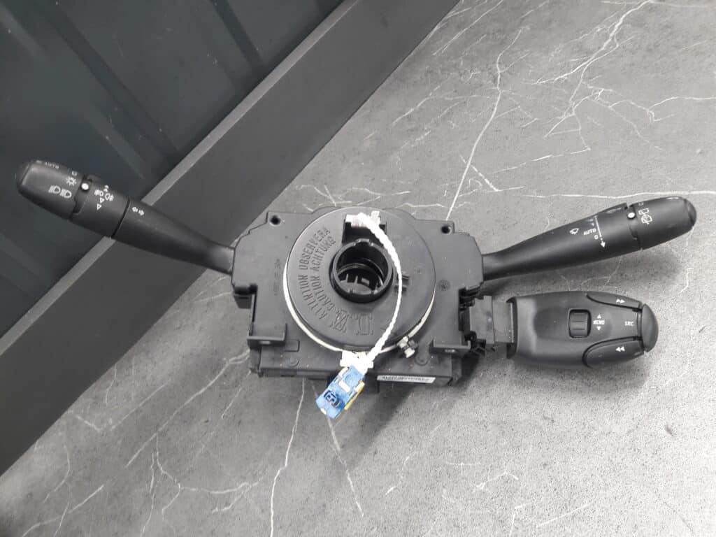 96663044xt przelacznik zespolony peugeot 3008