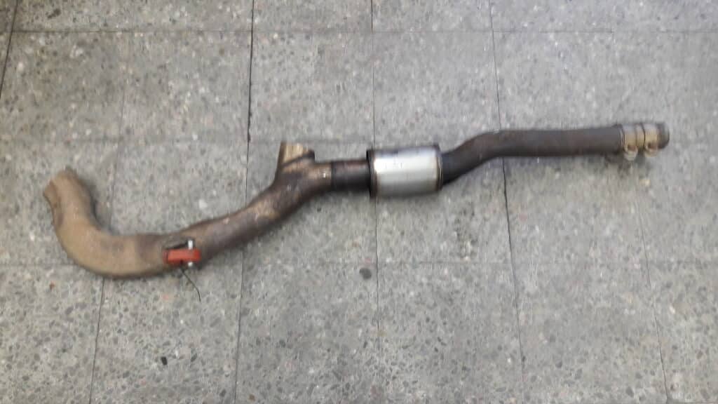 8V0253211 tlumik srodkowy  AUDI RS3 2.5 TFSI I