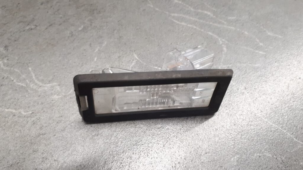 8200013577f lampka tablicy rejestracyjnej vw espace IV