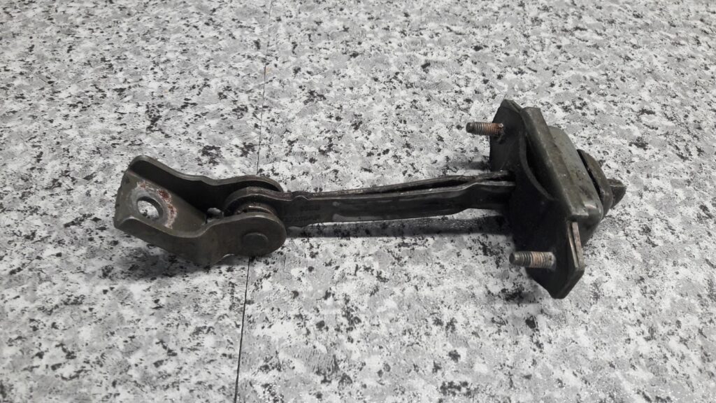 F27200AF ogranicznik drzwi prawy tyl ford mondeo II