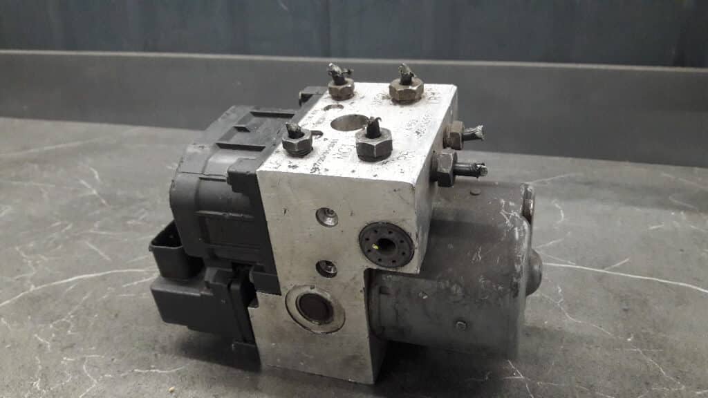 0273004483 pompa abs alfa 156
