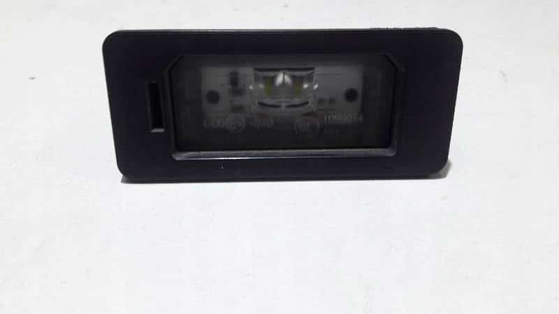 7410302 LAMPKA OSWIETLENIE TABLICY BMW G30 G31