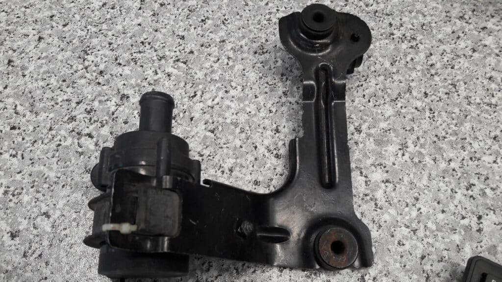 30950000 pompa wody volvo c30 1.5 tdi