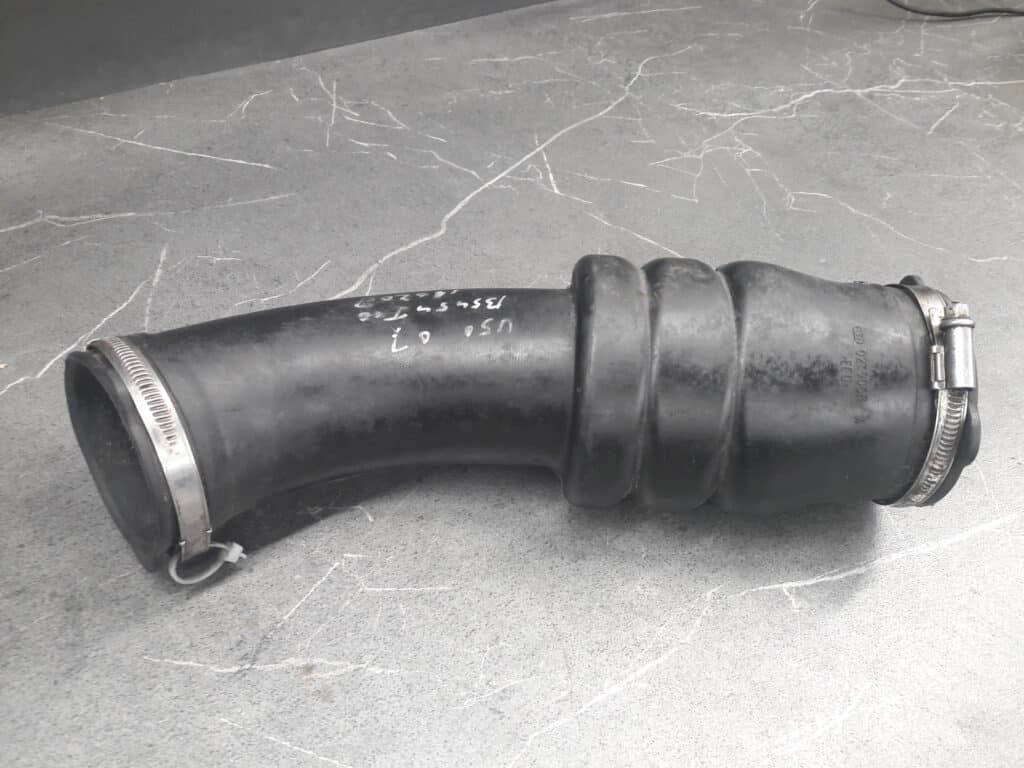 08692401 rura dolot  POWIETRZA VOLVO C70 2.5