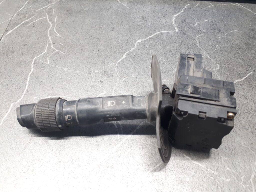 B883 PRZELACZNIK SWIATEL ALFA ROMEO 155