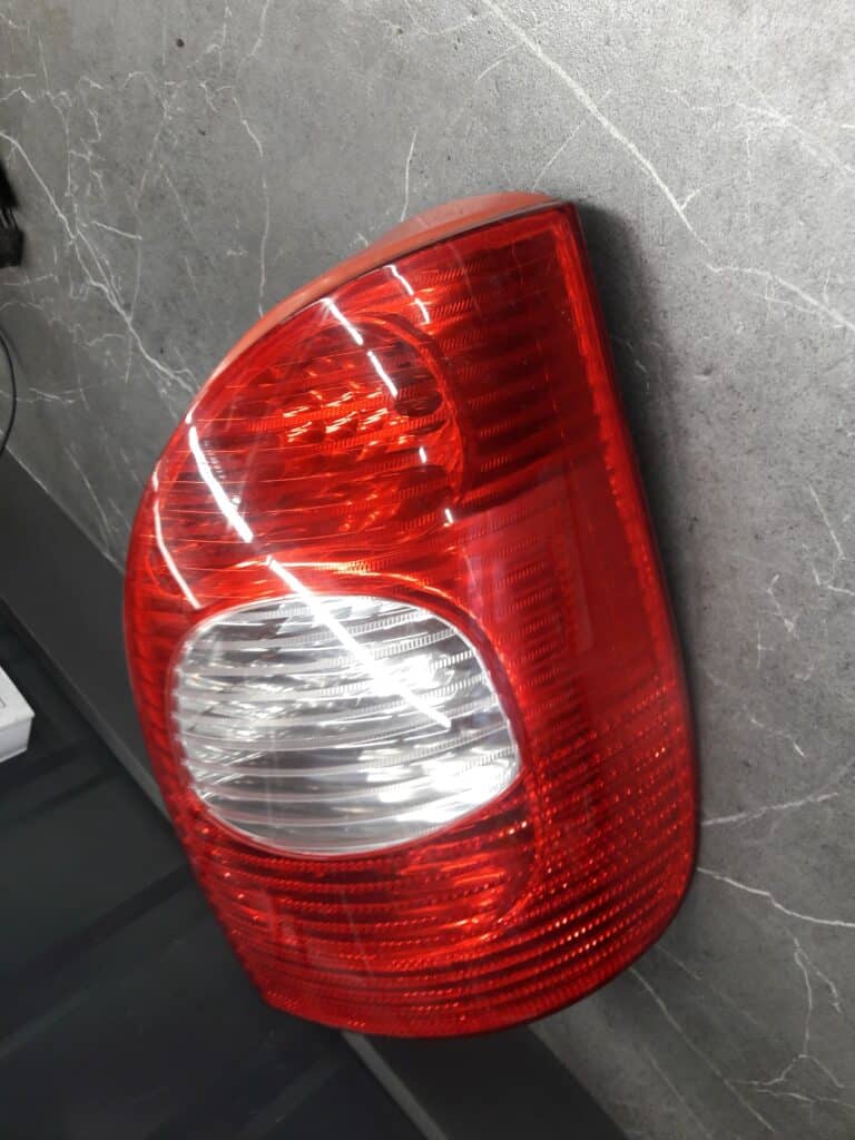 89032868 lampa prawy tyl citroen xsara picasso I 08r