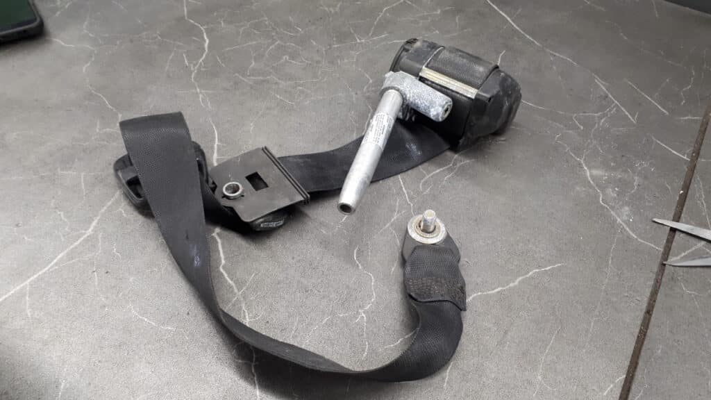 pas bezpieczenstwa prawy MERCEDES W202