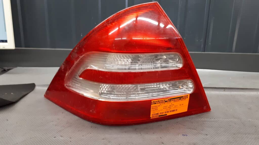2038200104 lampa lewy tyl mercedes W203 00R