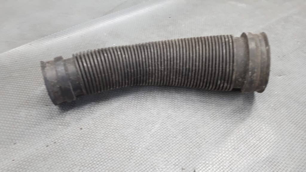 93319134 rura dolotowa powietrza Opel Corsa C