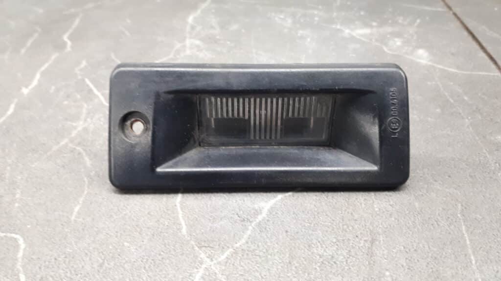 6K9943021 oswietlenie tablicy rejestracyjnej VW CADDY II