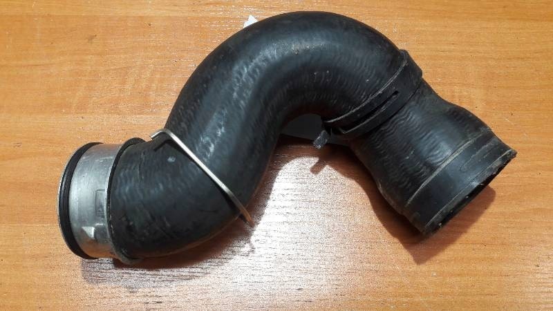 RURA WAZ INTERCOOLERA VW GOLF V 1.9TDi