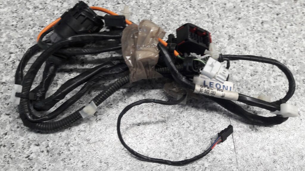 90582383 wiazka drzwi prawy przod opel zafira A