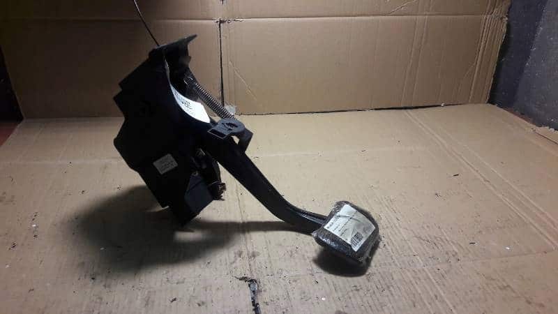 A2032900401 PEDAL HAMULCA MERCEDES W203 AUTOMAT