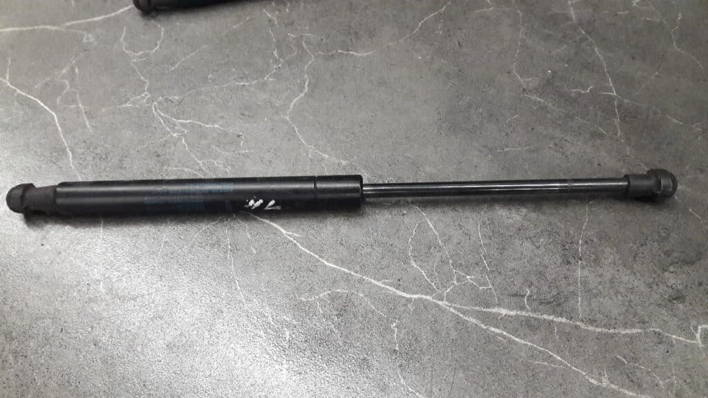 8X23-406A42-AC silownik bagaznika jaguar x250