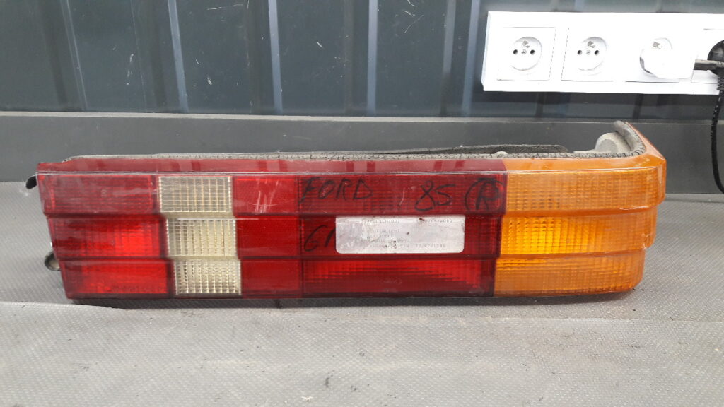 82GG13450BA Lampa prawy tył Ford Granada 82r