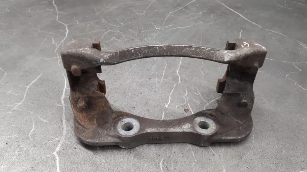 Y04425A jarzmo zacisku lewa CITROEN C4 1.6 HDI BOSCH