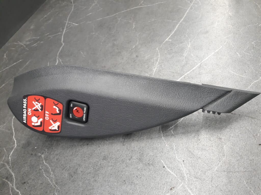 9631315677 oslona deski prawa citroen xsara picasso