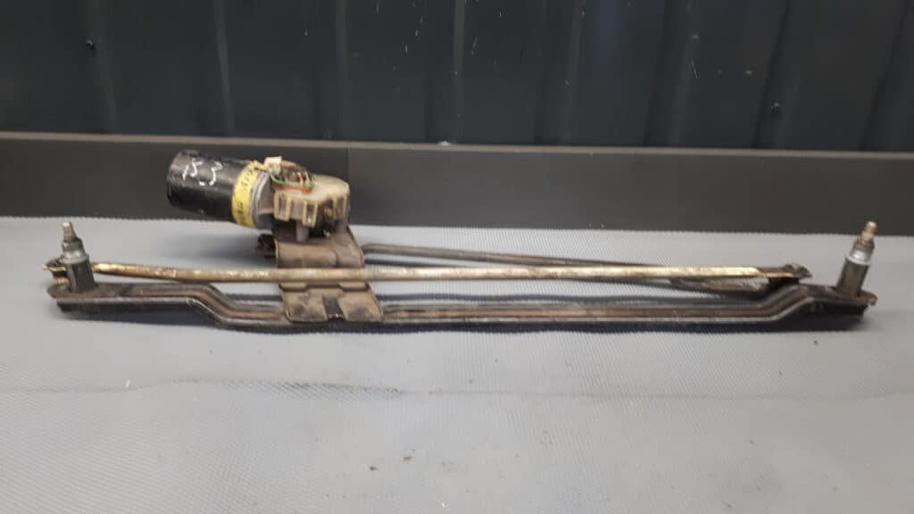 mechanizm wycieraczek przód VW Passat b3
