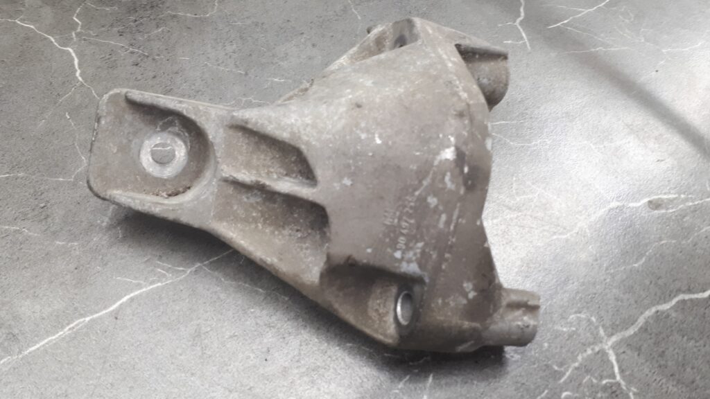 90497255 lapa wspornik silnika opel vectra b