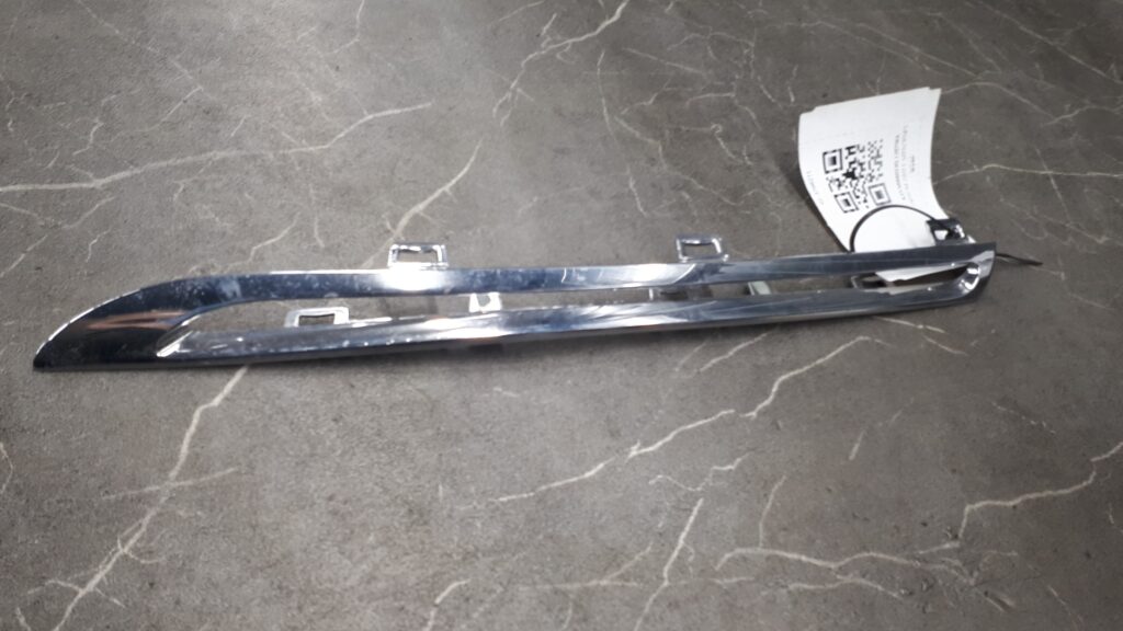 A2538880185 listwa chrom grill MERCEDES W246