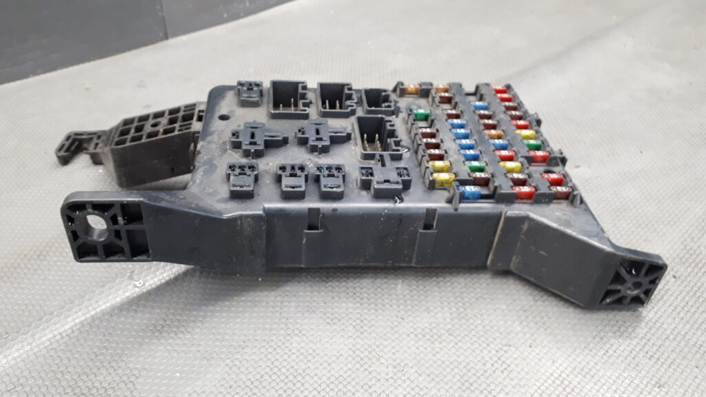 1X4314A073AF skrzynka bezpieczników  JAGUAR X-TYPE 2.5 V6