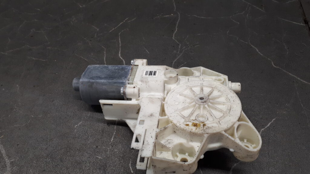 4M5T-14A389 silniczek szyby przod FORD FOCUS MK2